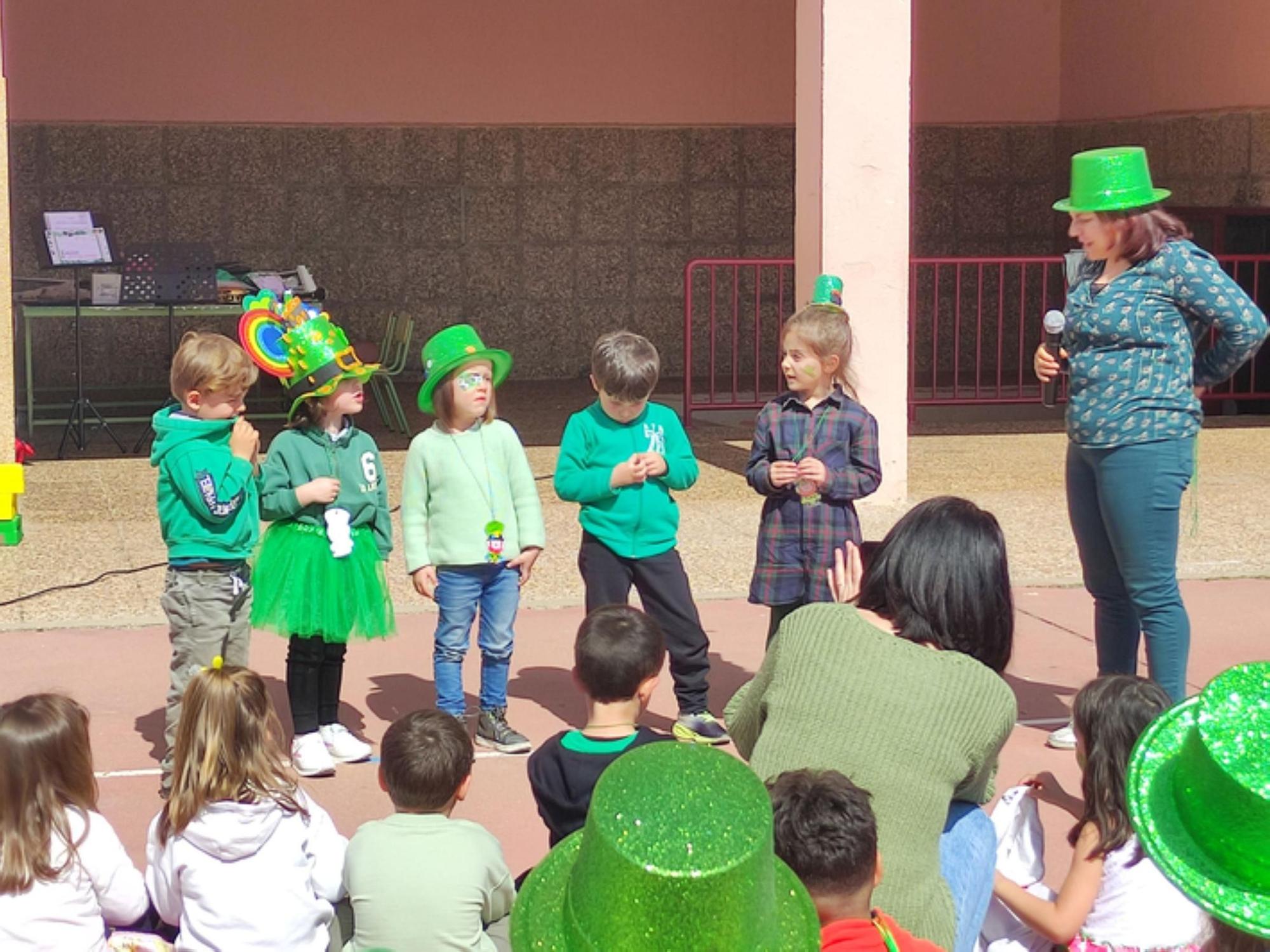 Así de bien lo pasan en el CEIP Buenos Aires de Benavente en la fiesta de St Patrick's Day