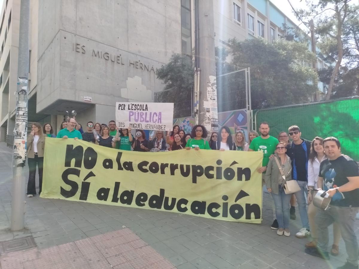 Protesta en el IES Miguel Hernández de Alicante por la situación del sector educativo