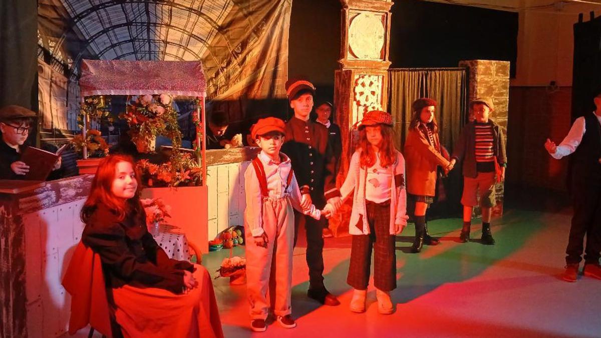 Los pequeños actores que representarán «El secreto de la estación», este viernes, dentro del certamen de teatro escolar. | |  CEDIDA