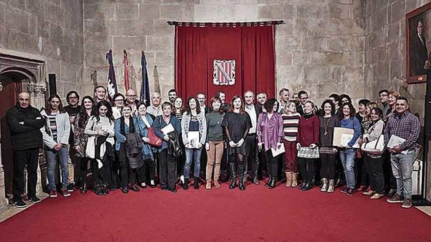 Armengol, March y representantes de la comunidad educativa ayer en la presentaciÃ³n.