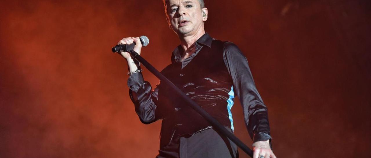 El vocalista del grupo británico Depeche Mode, Dave Gahan, durante el concierto en el festival Primavera Sound.