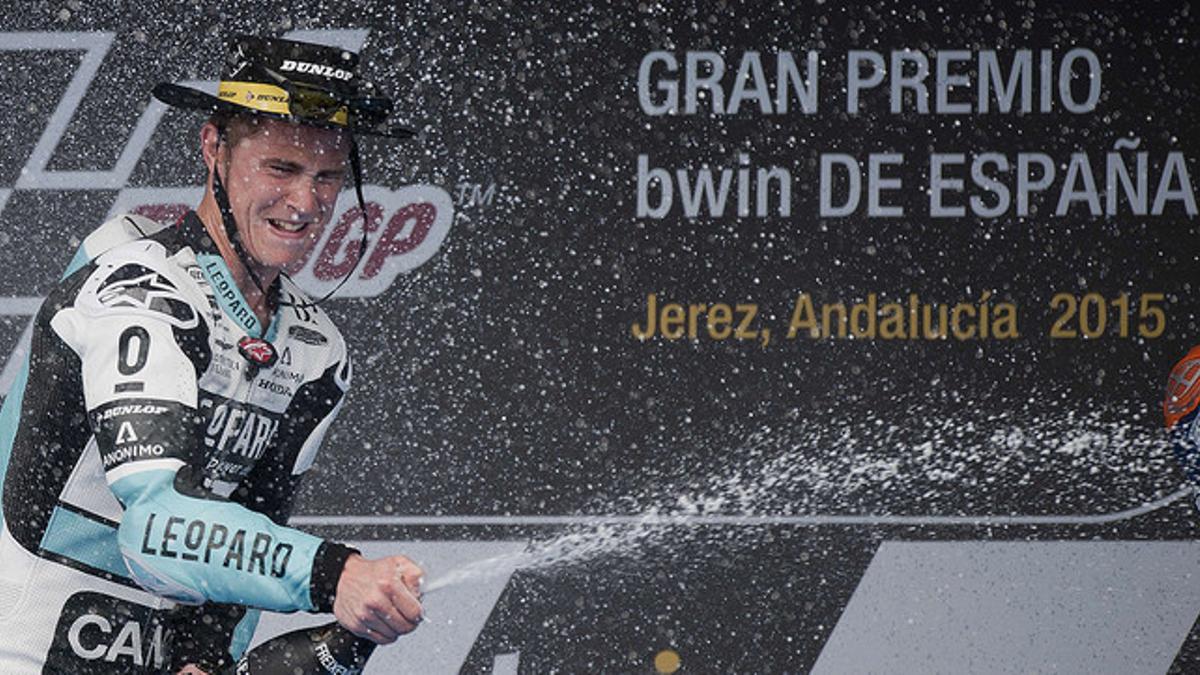 El piloto británico Danny Kent celebra su triunfo en el GP de España de Moto3