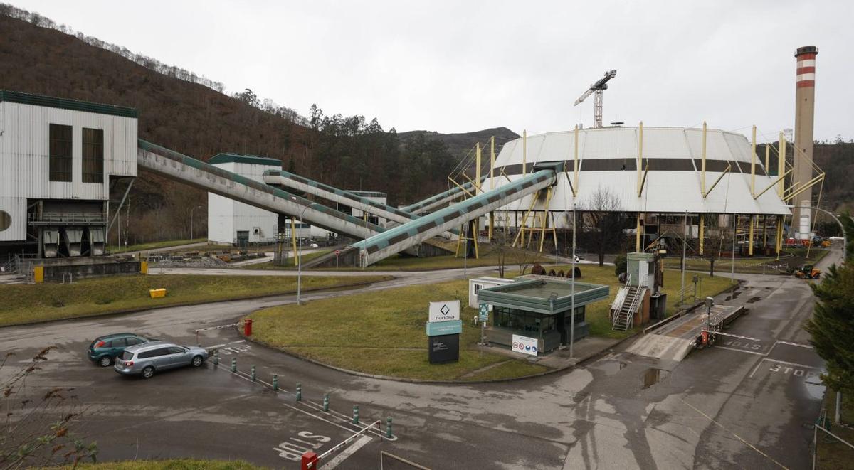 Exterior de la térmica  de La Pereda.