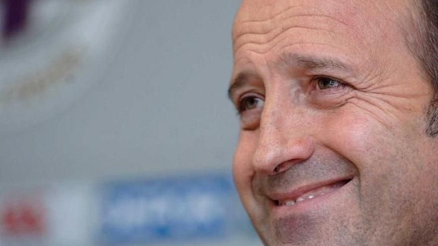 Miguel Ángel Lotina, sonriente.