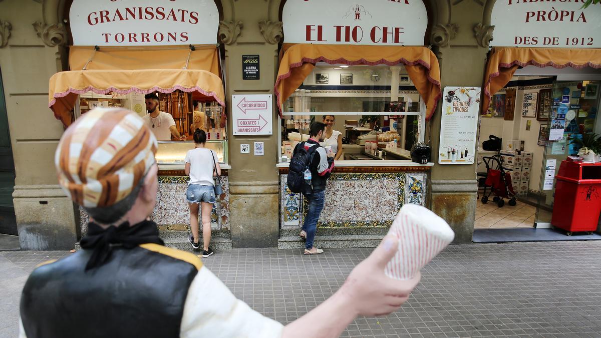 Cuesta imaginar la Rambla del Poblenou sin las horchatas de El Tío Che.  