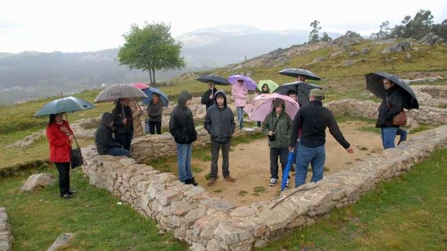 Una visita guiada a Castrolandín. // Noé Parga