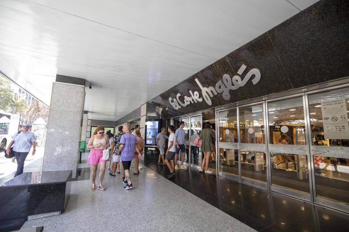 El Corte Inglés de Avenidas quiere poder abrir los domingos en verano