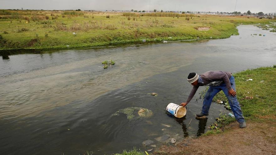 Las minas para fabricar baterías contaminan los ríos y amenazan la salud, advierte un estudio