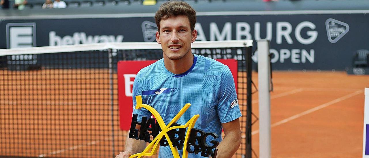 Pablo Carreño, ayer con el trofeo de campeón del Torneo de Hamburgo. | Cahrin Mueller