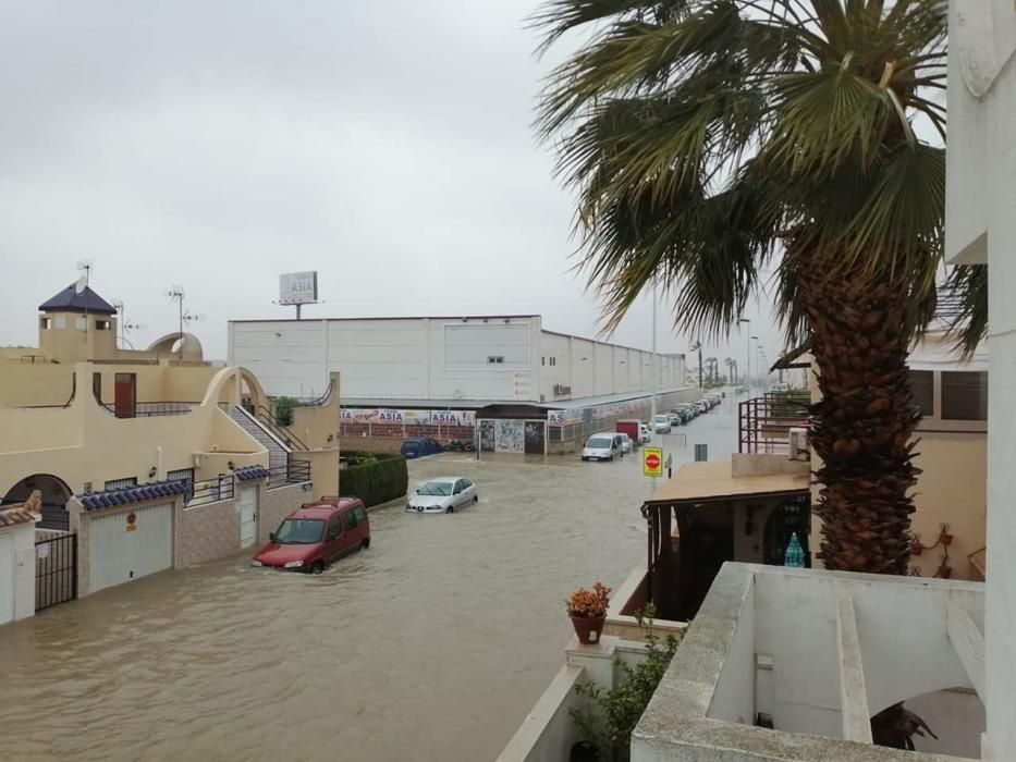 Zona de urbanizaciones de Doña Inés, junto a la CV-905, donde muchos establecimientos no han podido abrir sus puertas