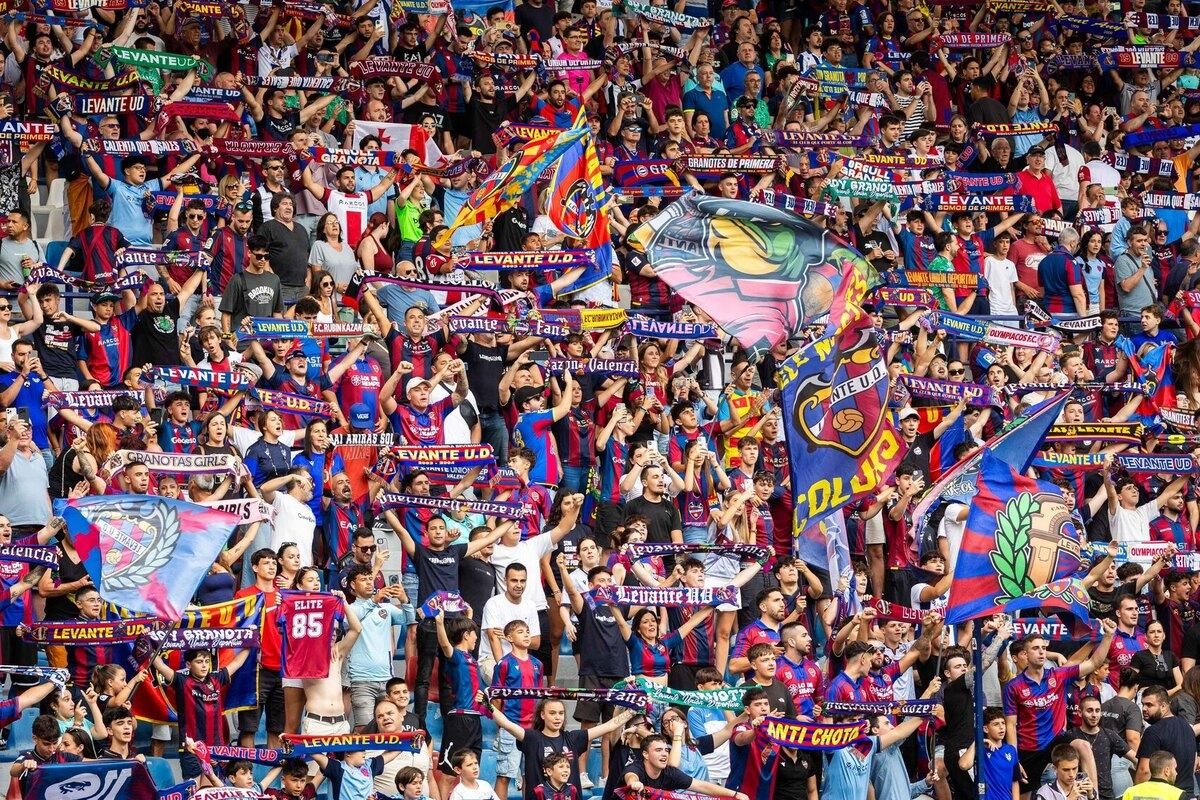 La afición granota en el Ciutat de València