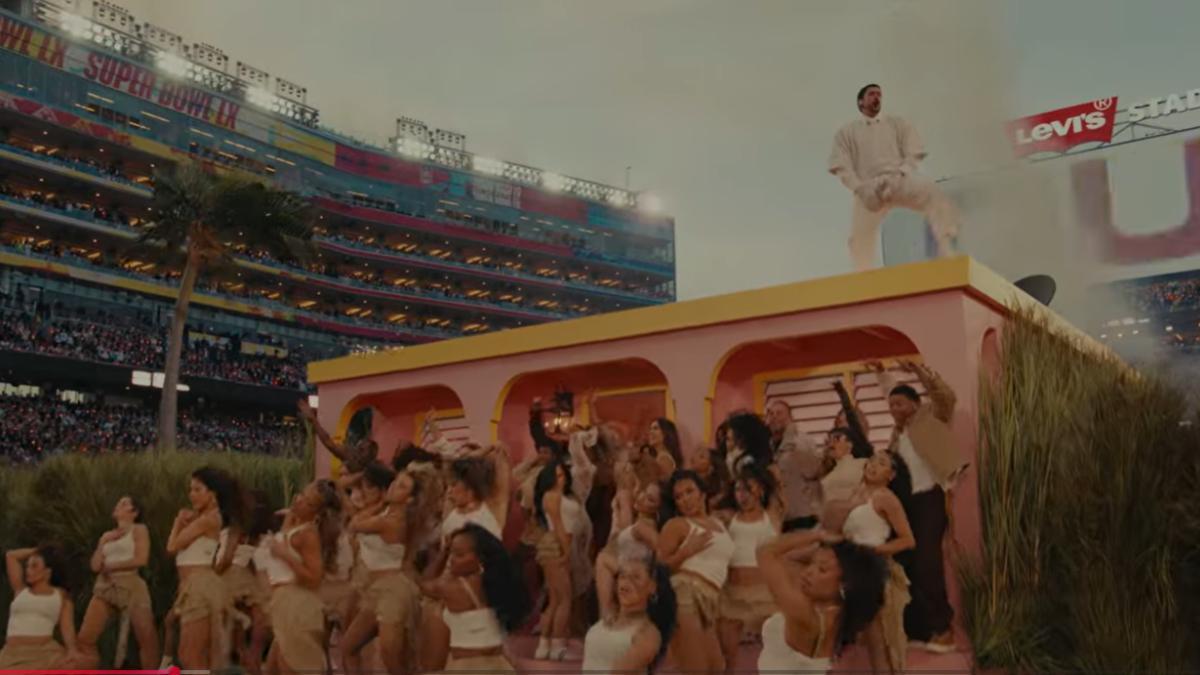 Bad Bunny en la casita en la Super Bowl 60