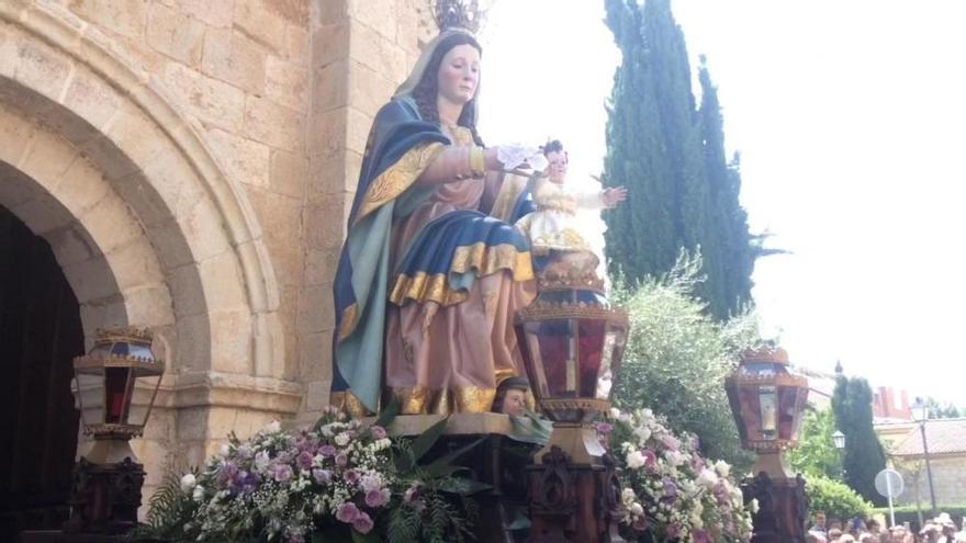 La Virgen de la Salud pase por el barrio de La Horta