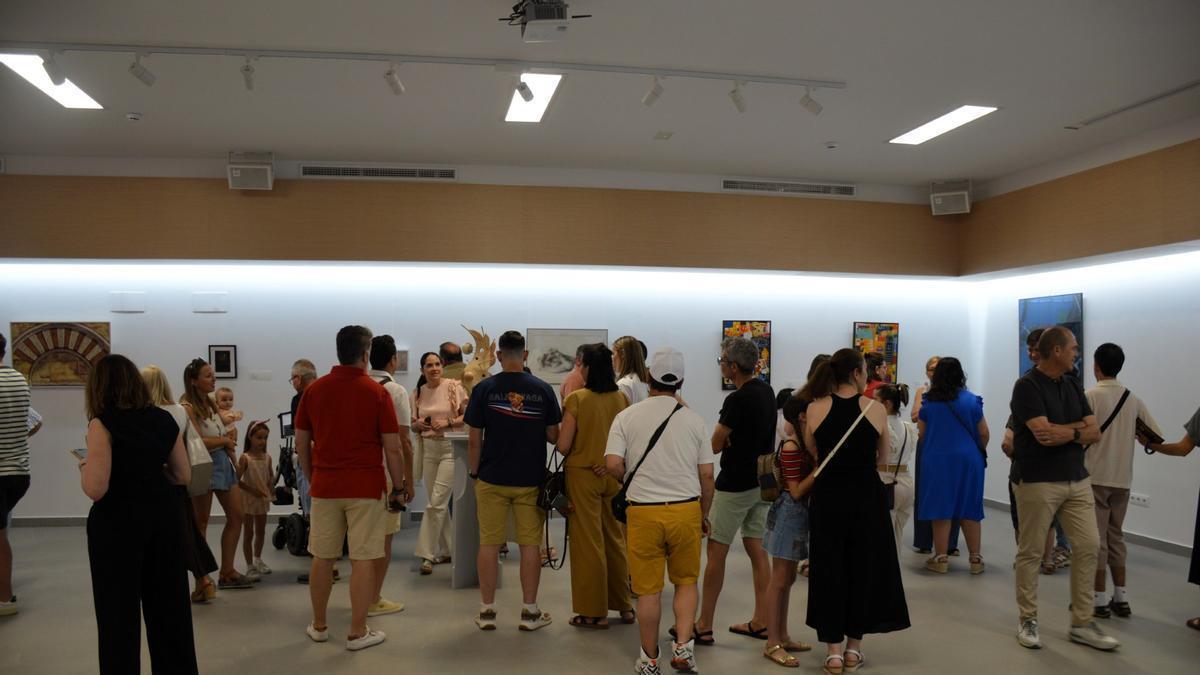 Inauguración de la exposición Arte por ELA.