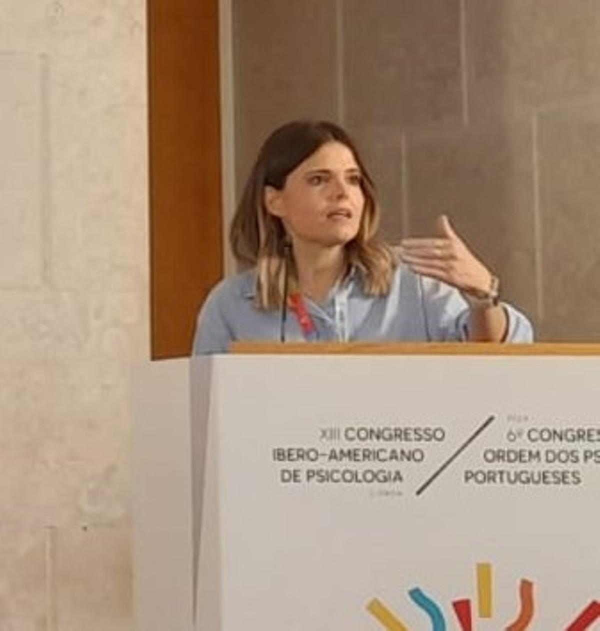 Helena Gandía, en una charla.