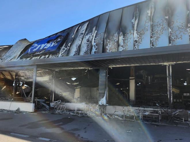 Así ha quedado la tienda de muebles Jysk de Manacor tras en incendio