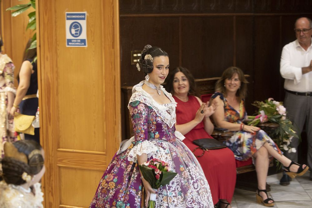 Claudia y Maite son proclamadas las nuevas Falleras Mayores de Sagunt.