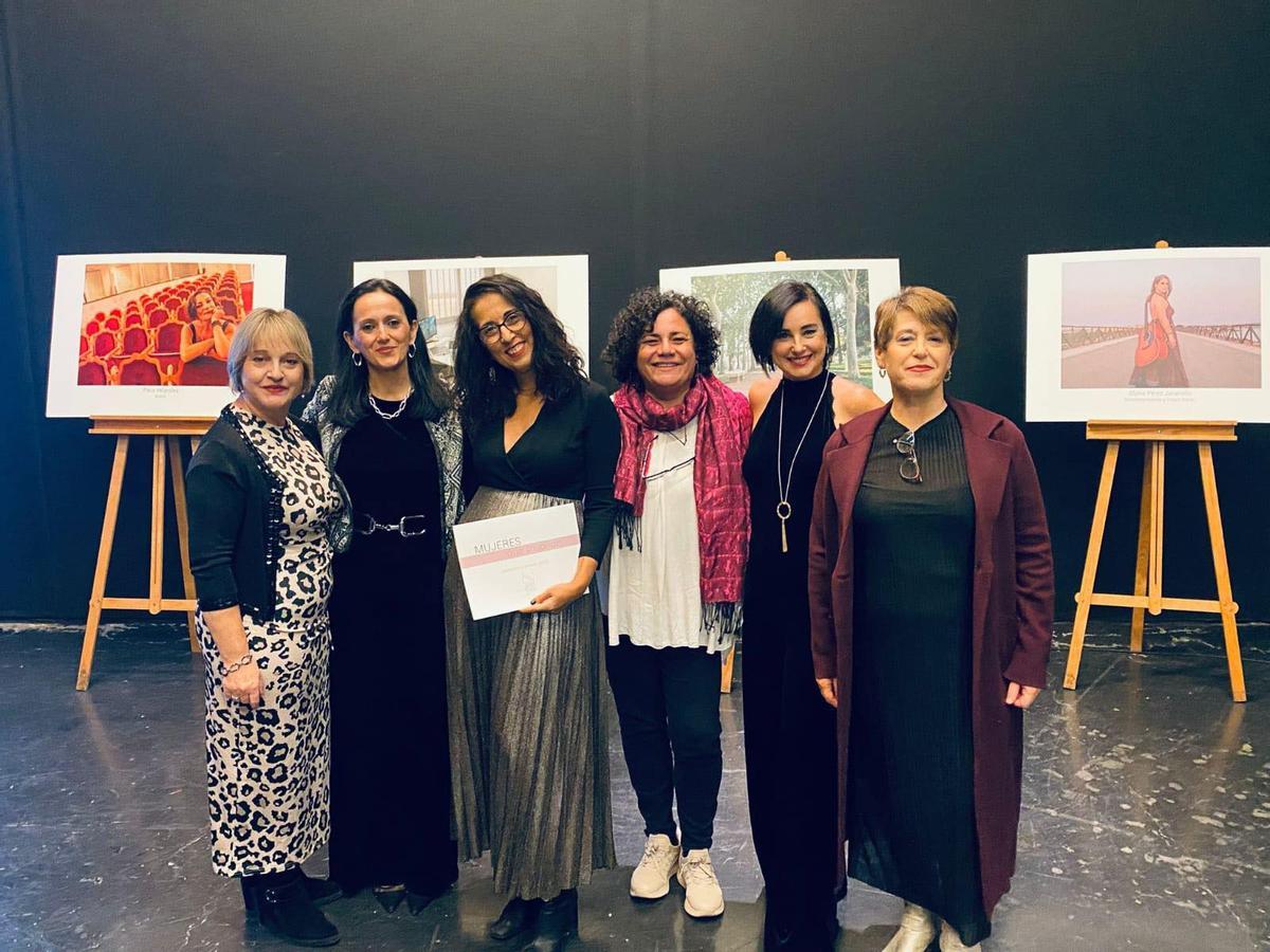 Mujeres que forman parte de la asociación MIA