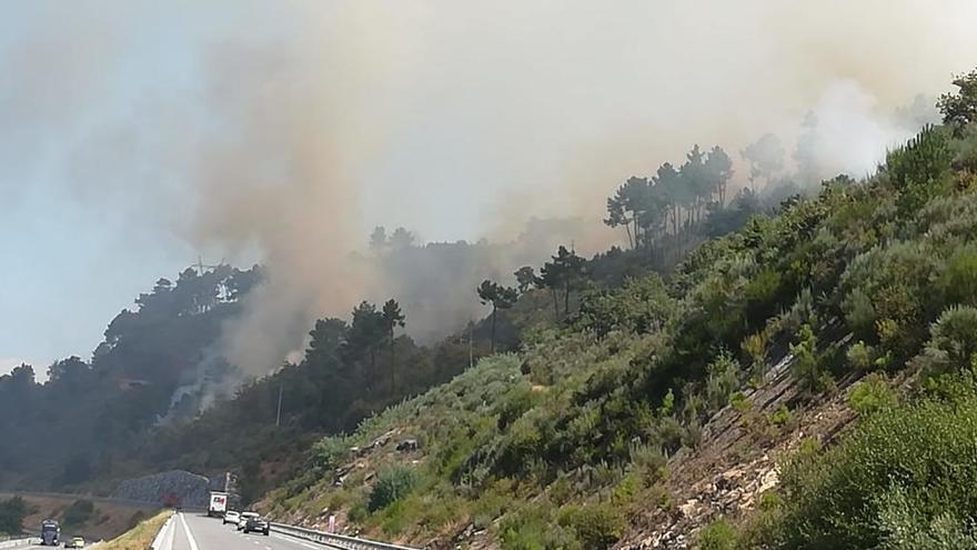 Humareda, hoy, junto a la AG-53 en Punxín. // FdV