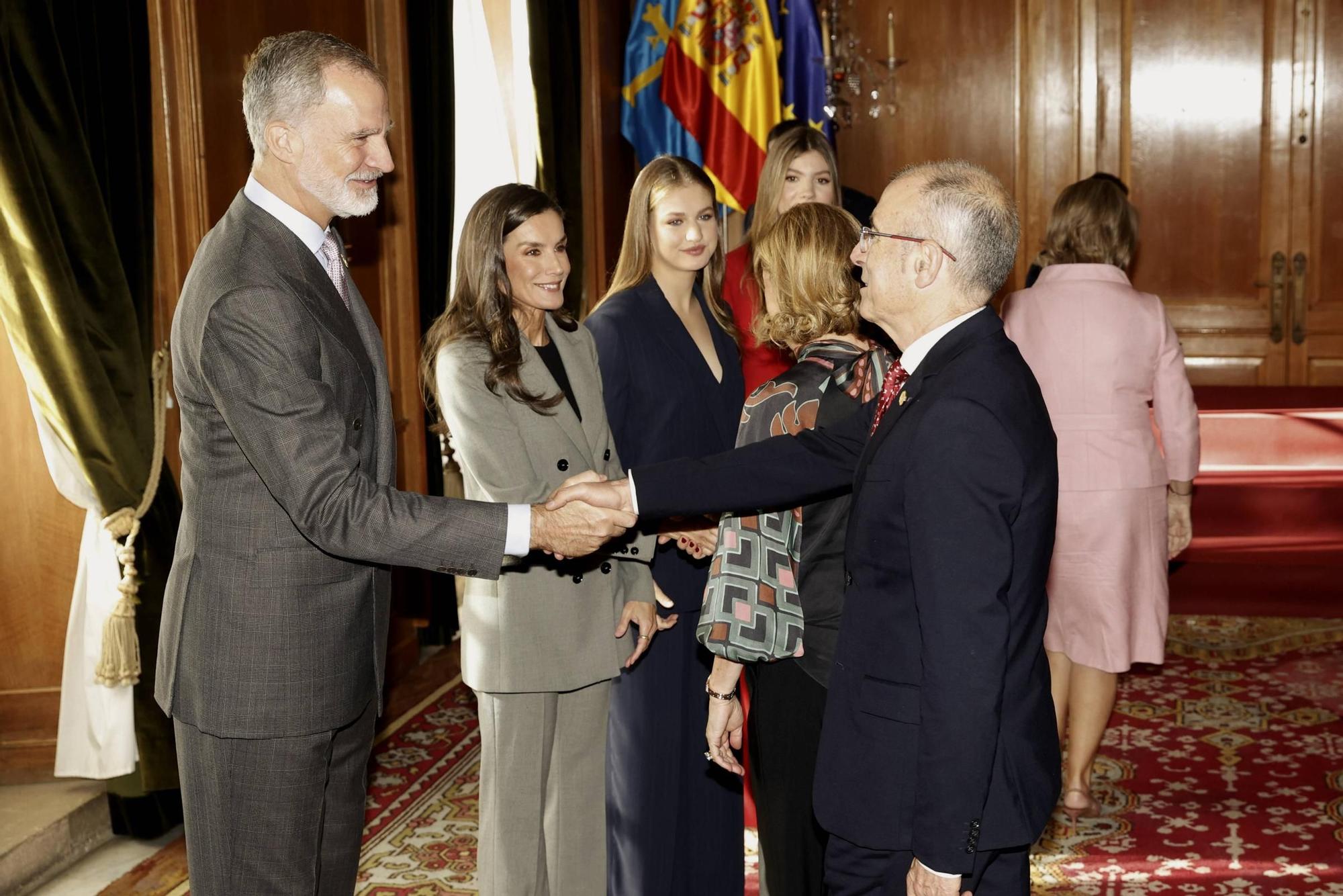 EN IMÁGENES: Así ha sido el encuentro de Familia Real con los premiados con las Medallas de Asturias 2025 y personas declaradas hijos predilectos y adoptivos de Oviedo