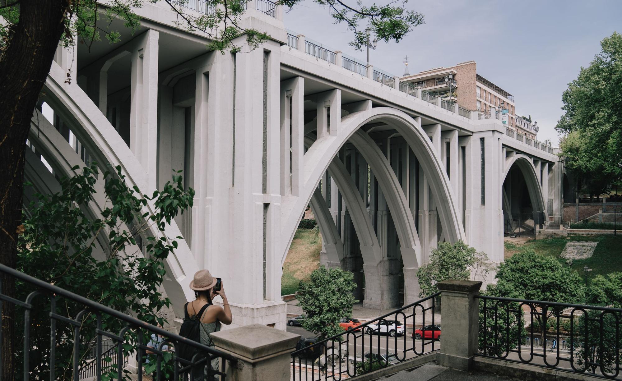 El viaducto de Segovia salva el desnivel de la calle Bailén