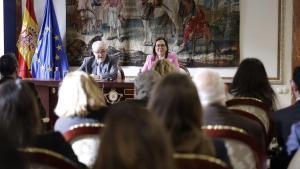 El presidente del Tribunal Constitucional, Cándido Conde-Pumpido, y la presidenta del Centro de Estudios Jurídicos y Constitucionales, Rosario García Mahamut.