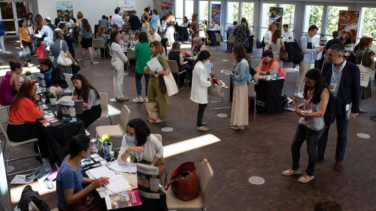 Participantes en el mercado de contratación de servicio turísticos que se celebra en Toro