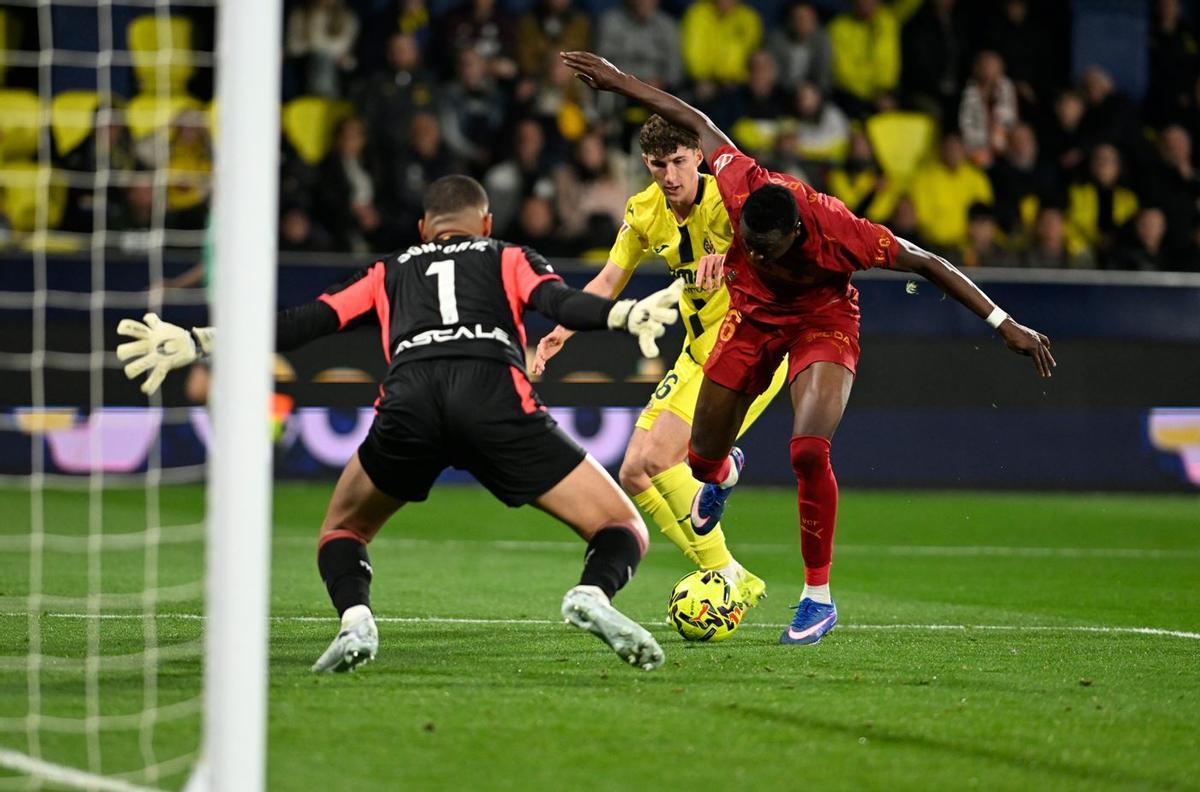 Sadiq en una ocasión ante Luiz Junior