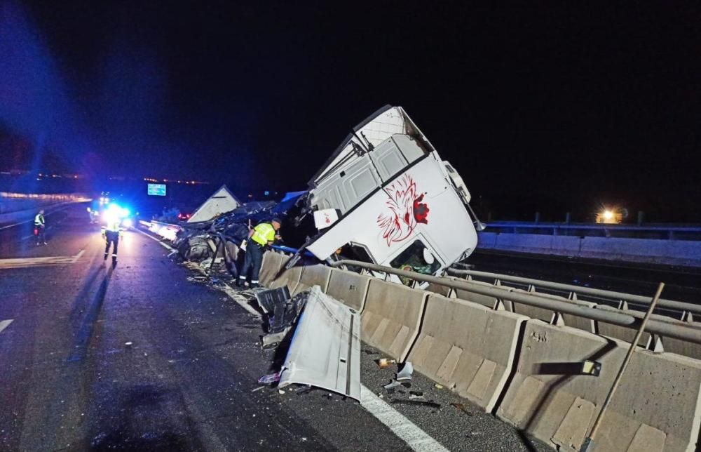 Un aparatoso accidente sin heridos en la A7 en Elche causa grandes atascos