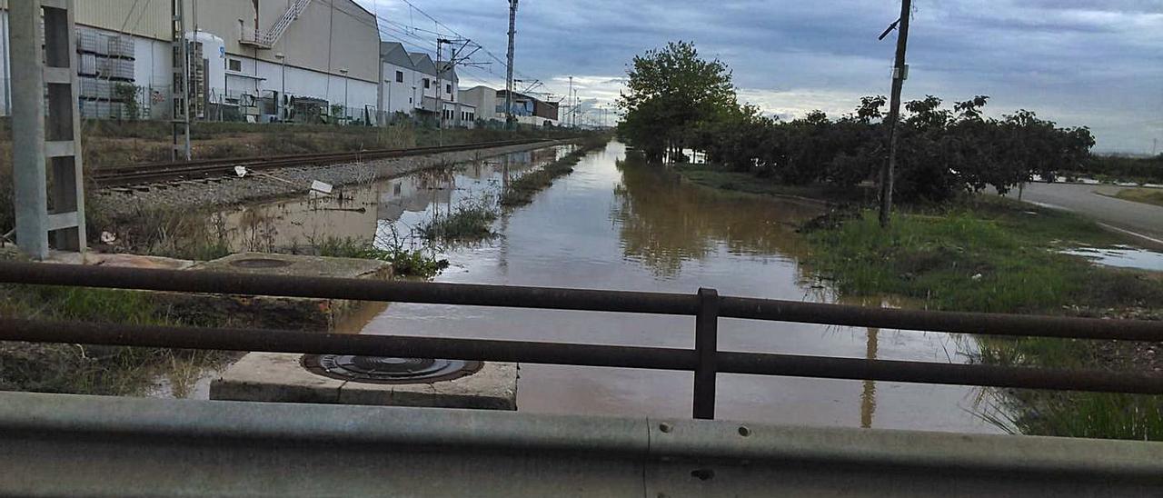 El Polígono del Mediterráneo inundado debido a su problema de evacuación de pluviales. | AUPIM