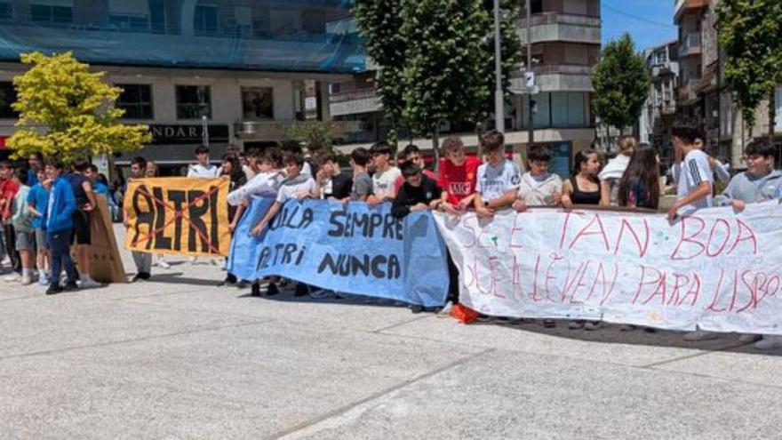 Acto celebrado por el alumnado en la Plaza de Bugallal. | D.P.