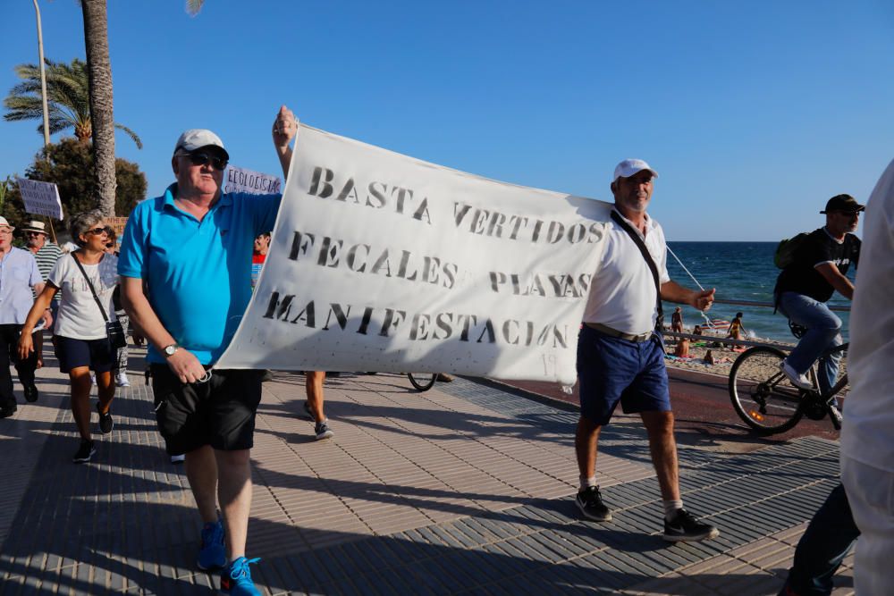 Manifestación para pedir "playas limpias" en Palma