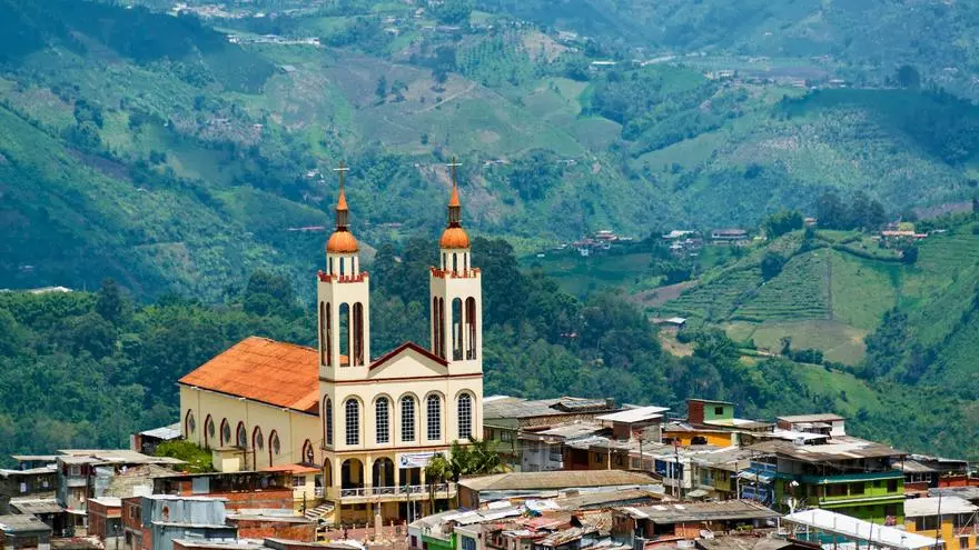 Manizales, el secreto del Eje Cafetero colombiano que Pablo Neruda llamó "la fábrica de atardeceres"