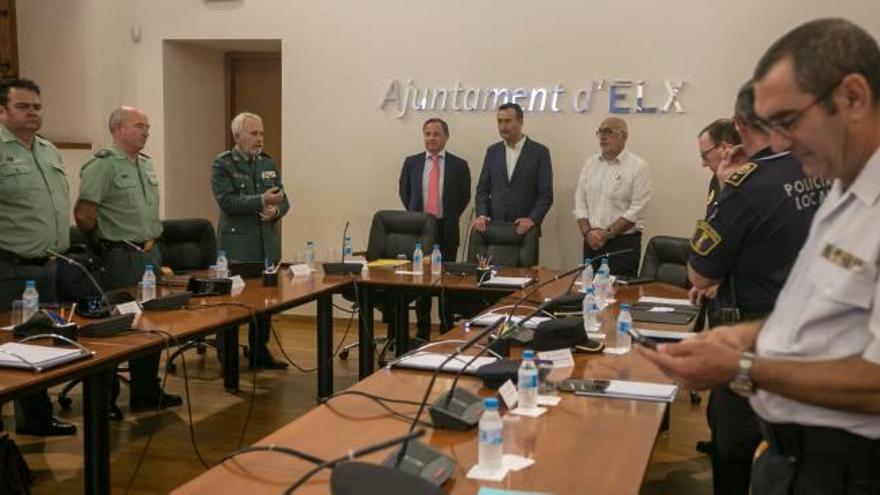 La junta de seguridad celebrada ayer con el delegado del Gobierno en la Comunidad Valenciana y representantes de entidades policiales.