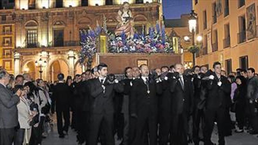 Fervor y silencio en la solemne procesión general del Santo Entierro de Castellón