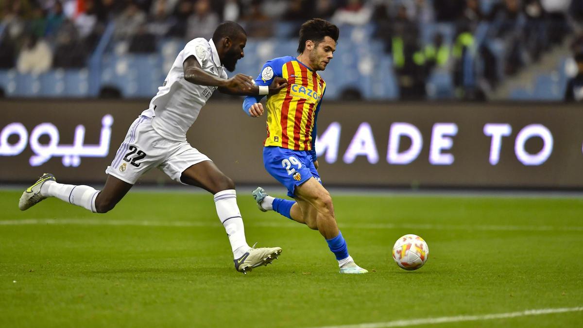 VALENCIA CF: Fran Pérez, el extremo que pide fuerza en el VCF tras la Supercopa de España