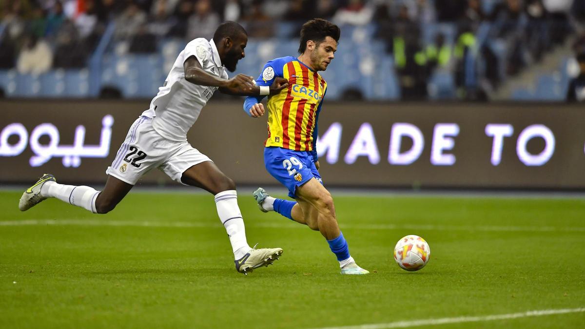 Fran Pérez en la semifinal de la Supercopa de España contra el Real Madrid