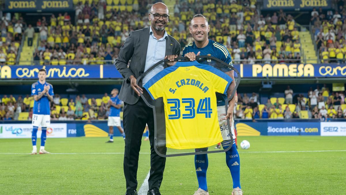 Cazorla en el homenaje que le realizó el Villarreal por cumplir 334 partidos en el club.