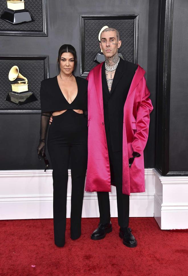 Kourtney Kardashian y Travis Barker en los Premios Grammy 2022