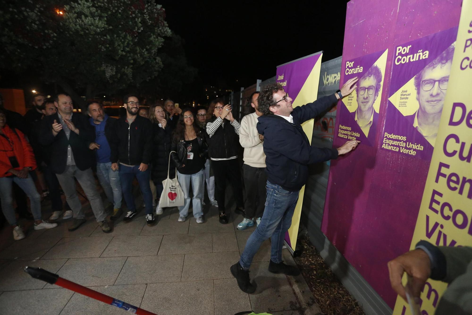 Arranca la campaña electoral: pegada de carteles de Por Coruña