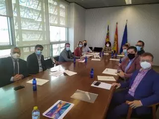 El Ayuntamiento de Villena y las empresas promotoras inician la tramitación del puerto seco en el Consell
