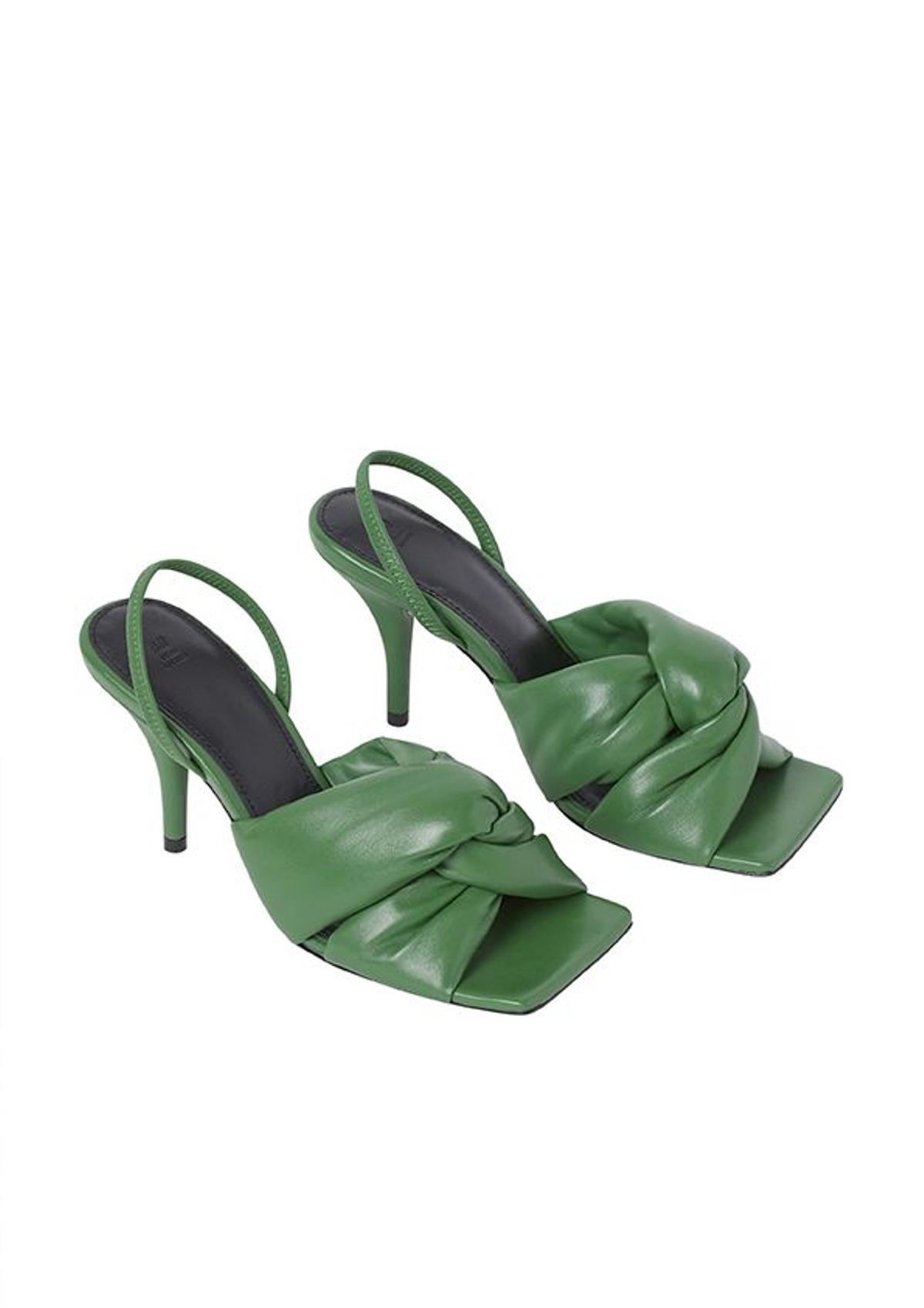 Sandalias de H&M Studio (99,99 €).