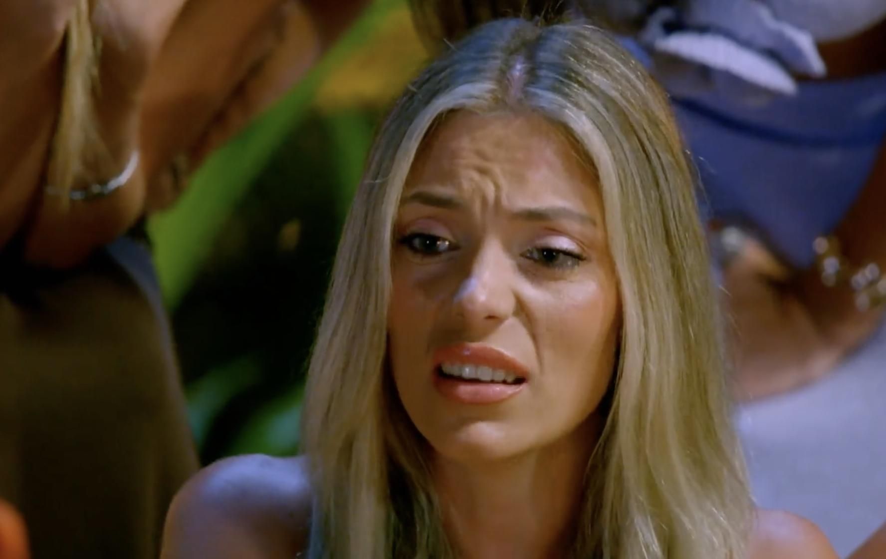 Claudia estalla en la hoguera ante las imágenes de Gilbert