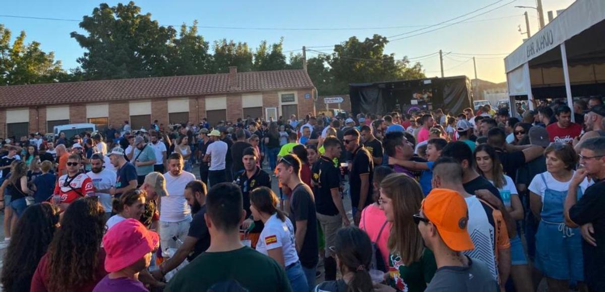 Numerosa asistencia de gente a las fiestas de Matilla durante el fin de semana. | E. P.