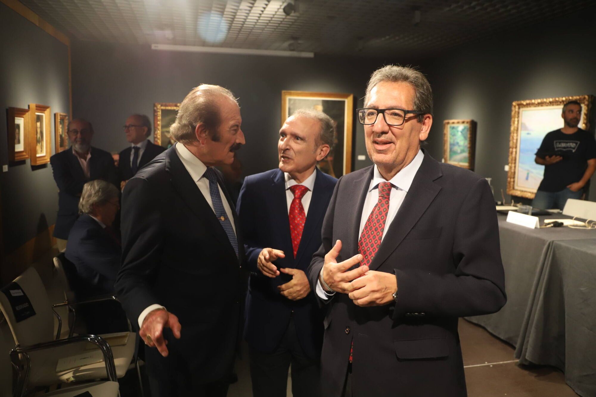 El acto celebrado en la sede de la Fundación Cajasol, contó con el periodista Carlos Herrera, como prologuista