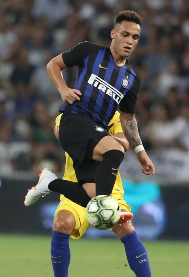En junio del 2018 Lautaro Martínez ficha por el Inter de Milán. En la imagen durante un partido amistoso de pretemporada el 28 de julio de 2018 entre el Inter y el Chelsea en el estadio  Allianz Riviera en Niza.