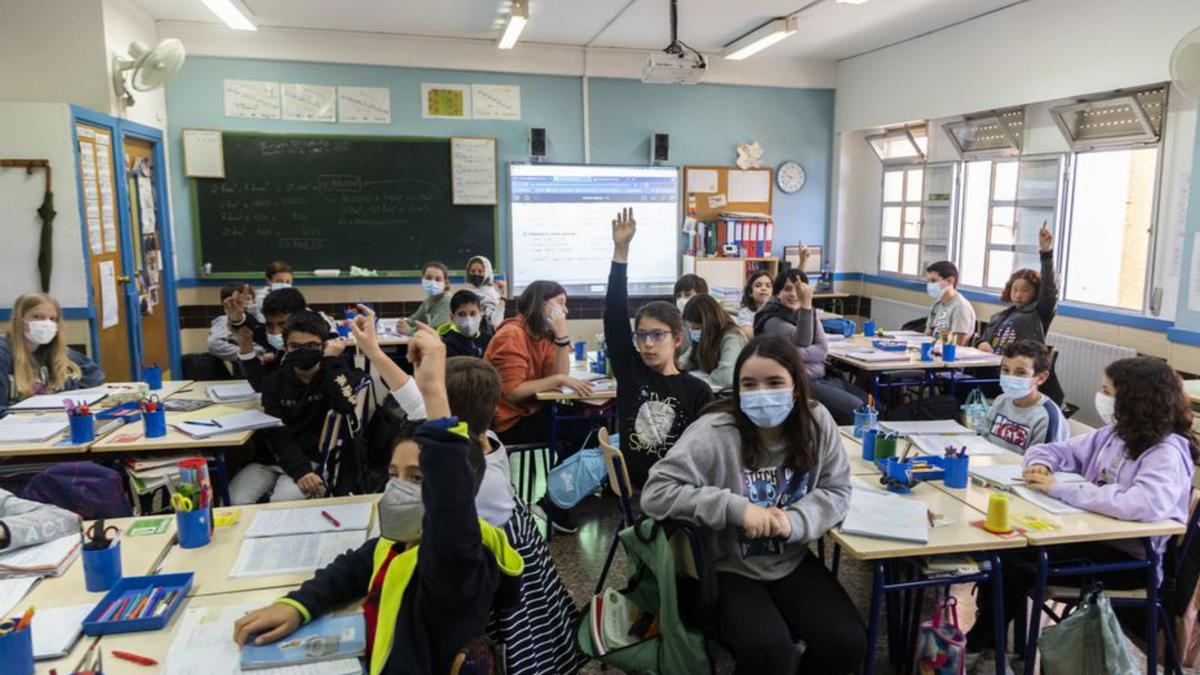 Muchos pequeños optan por llevar el tapabocas en clase. | GERMÁN CABALLERO