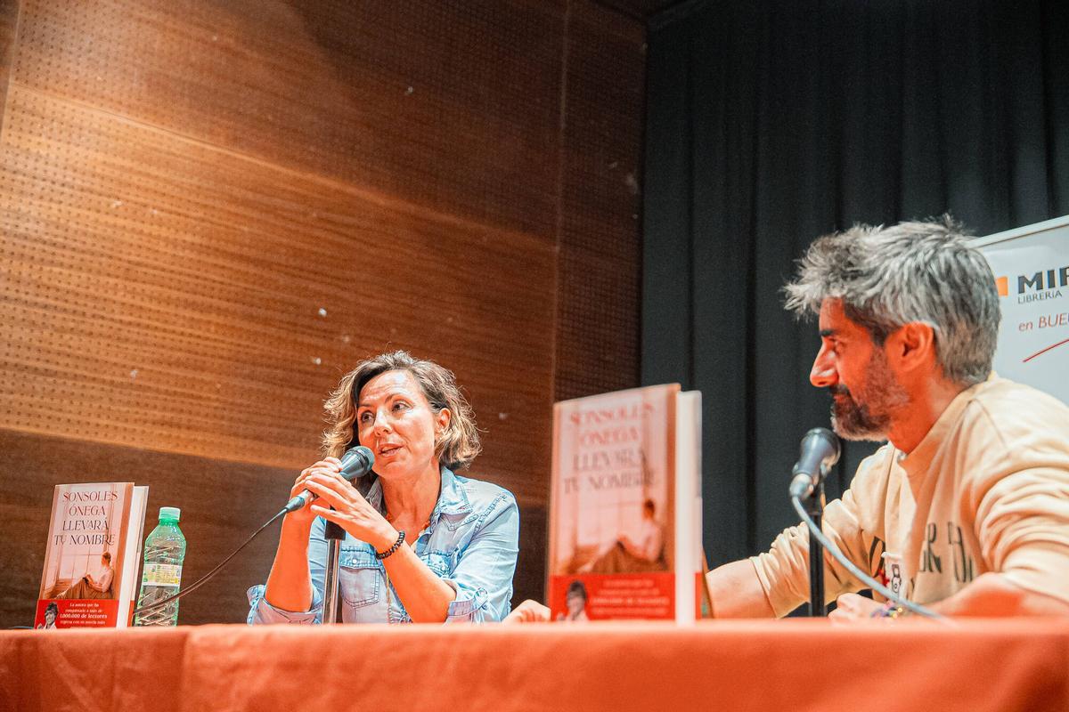 Bueu. Presentación de Sonsoles Ónega de su último libro.