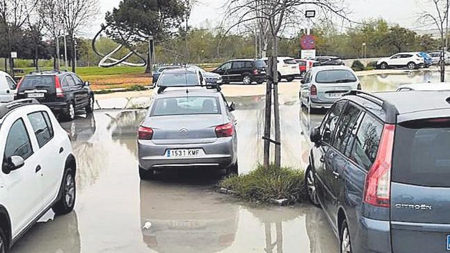 Aparcamiento inundado.