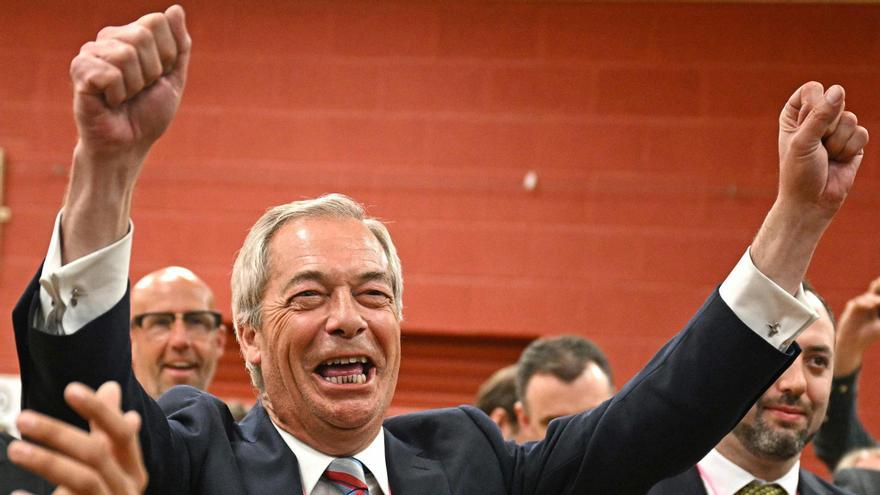 El líder de Reform UK, Nigel Farage, celebra el resultado de su partido en las elecciones del pasado viernes.